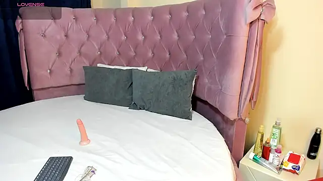 Snapshot of AvaRyd chatting on April 2026 04:01:01 AM AvaRyd online show from April 2026 04:01:01 AM