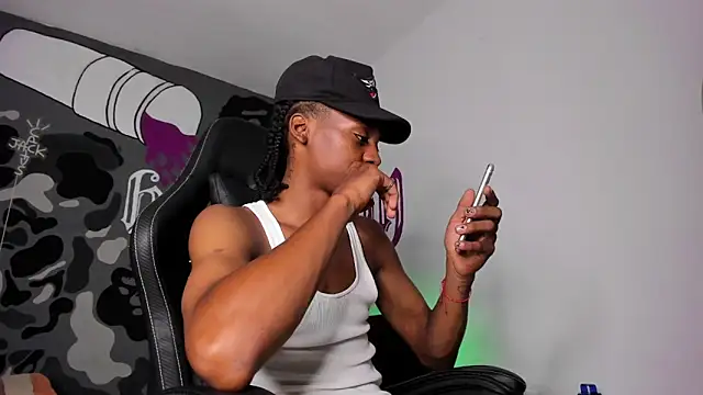 Snapshot of Bryxxxon chatting on April 2026 09:12:02 PM Bryxxxon online show from April 2026 09:12:02 PM