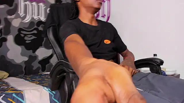 Snapshot of Bryxxxon chatting on April 2026 06:05:02 PM Bryxxxon online show from April 2026 06:05:02 PM