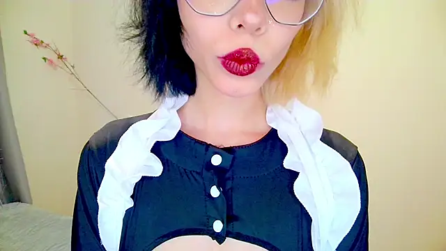 Layla Muur online show from March 2026 02:17:01 PM