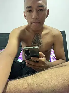 juliancito222 online show from May 2026 12:49:01 AM
