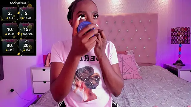 Snapshot of Jorinde_Sexy chatting on April 2026 04:01:01 AM Jorinde Sexy online show from April 2026 04:01:01 AM