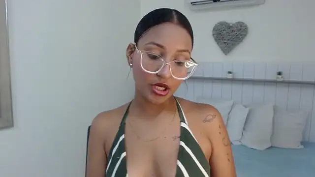 Snapshot of Rubi_Diamond_ chatting on April 2026 08:02:01 PM Rubi Diamond online show from April 2026 08:02:01 PM