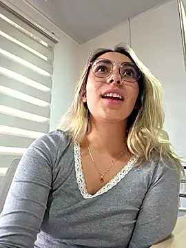 Snapshot of EimyBlake chatting on March 2026 06:47:02 PM EimyBlake online show from March 2026 06:47:02 PM