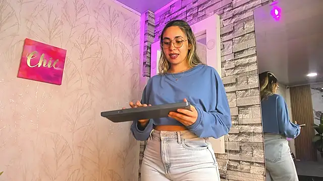 Snapshot of EimyBlake chatting on March 2026 10:33:01 PM EimyBlake online show from March 2026 10:33:01 PM