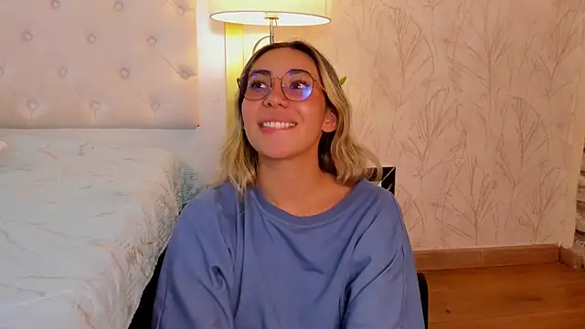 Snapshot of EimyBlake chatting on April 2026 07:45:01 AM EimyBlake online show from April 2026 07:45:01 AM