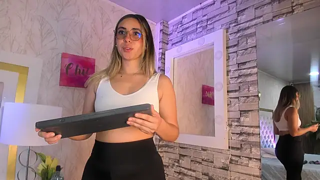 Snapshot of EimyBlake chatting on April 2026 03:33:01 AM EimyBlake online show from April 2026 03:33:01 AM