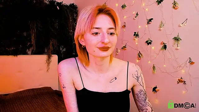 Snapshot of Kira__Cutie chatting on May 2026 11:34:04 PM Kira Cutie online show from May 2026 11:34:04 PM