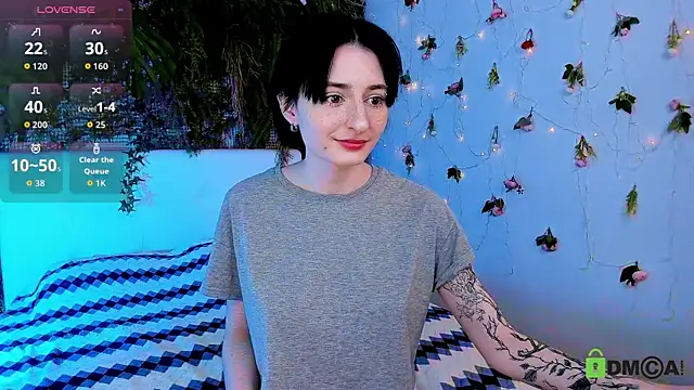 Snapshot of Kira__Cutie chatting on May 2026 09:23:01 PM Kira Cutie online show from May 2026 09:23:01 PM