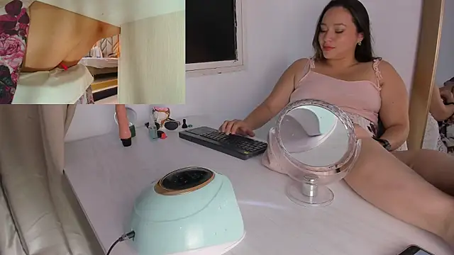 Snapshot of SabrinaVantress chatting on April 2026 05:41:02 AM SabrinaVantress online show from April 2026 05:41:02 AM