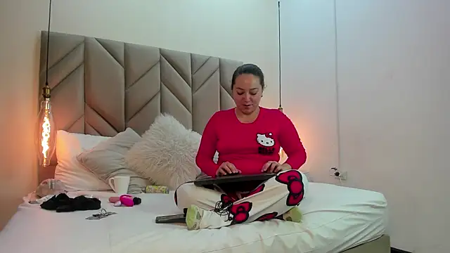 Snapshot of SabrinaVantress chatting on April 2026 04:51:01 AM SabrinaVantress online show from April 2026 04:51:01 AM