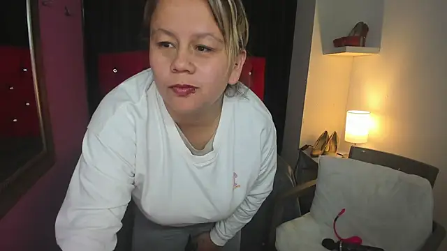 Snapshot of ScarletBigTitties chatting on April 2026 11:52:01 AM ScarletBigTitties online show from April 2026 11:52:01 AM