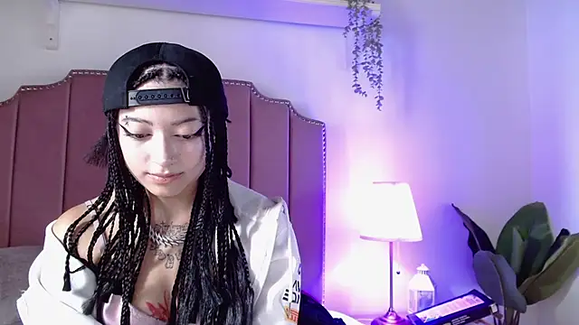 shiny foxeyes online show from April 2026 09:01:02 PM