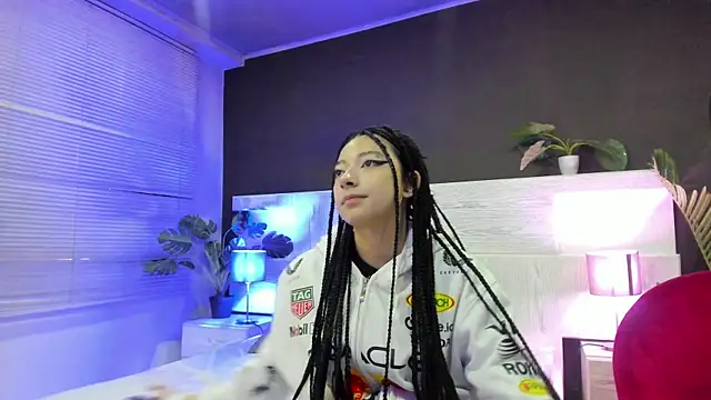 shiny foxeyes online show from April 2026 10:36:02 PM