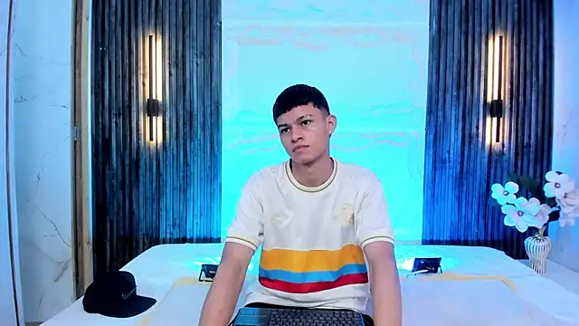 Snapshot of Apolo_jonnes chatting on April 2026 05:08:02 AM Apolo jonnes online show from April 2026 05:08:02 AM