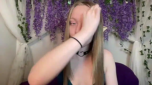 ElfGirlAna online show from April 2026 03:02:02 PM