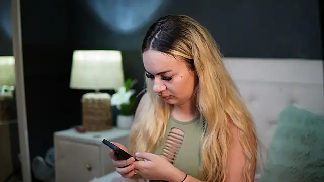 Snapshot of DaliaParis chatting on July 2026 08:33:01 PM DaliaParis online show from July 2026 08:33:01 PM