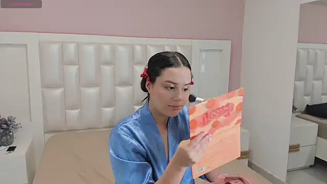 Snapshot of KylieLumi chatting on March 2026 12:00:01 PM KylieLumi online show from March 2026 12:00:01 PM