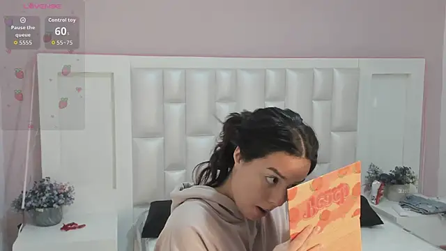 Snapshot of KylieLumi chatting on March 2026 12:05:03 PM KylieLumi online show from March 2026 12:05:03 PM