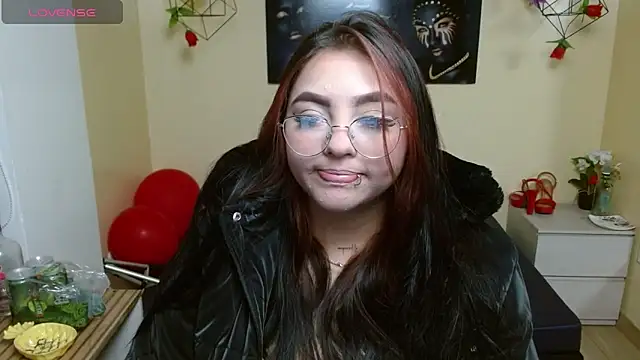 Miley Clarck online show from April 2026 12:33:01 PM