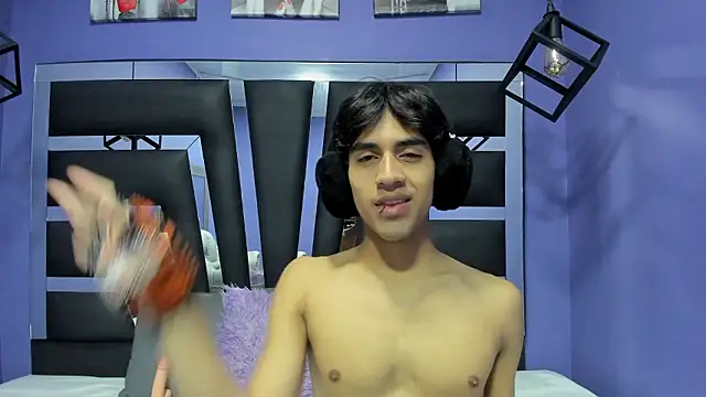  ArchieBlu  online show from March 2026 03:19:02 AM