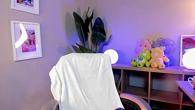 Snapshot of _EmilyRouge_ chatting on March 2026 03:32:02 AM EmilyRouge online show from March 2026 03:32:02 AM