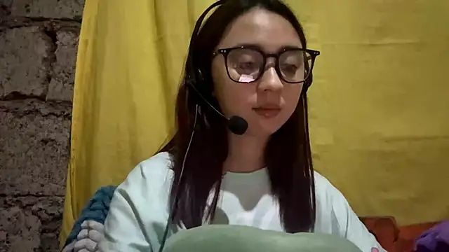 Snapshot of LenoraLacassagne chatting on March 2026 04:10:01 PM LenoraLacassagne online show from March 2026 04:10:01 PM