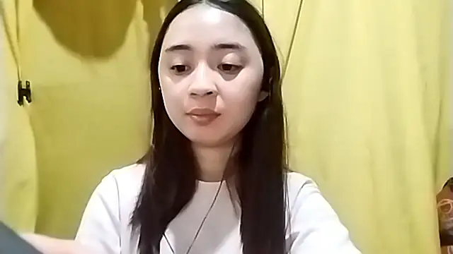 Snapshot of LenoraLacassagne chatting on April 2026 04:12:02 PM LenoraLacassagne online show from April 2026 04:12:02 PM