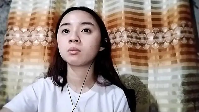 Snapshot of LenoraLacassagne chatting on April 2026 03:30:02 PM LenoraLacassagne online show from April 2026 03:30:02 PM