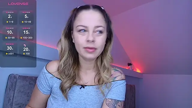 Snapshot of BluEyesKate chatting on March 2026 04:01:02 AM BluEyesKate online show from March 2026 04:01:02 AM