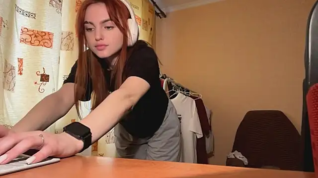 Snapshot of alisaonlyforu chatting on April 2026 06:19:01 AM alisaonlyforu online show from April 2026 06:19:01 AM