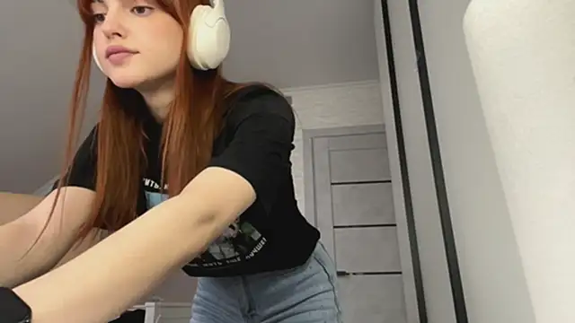 Snapshot of alisaonlyforu chatting on April 2026 05:23:01 AM alisaonlyforu online show from April 2026 05:23:01 AM