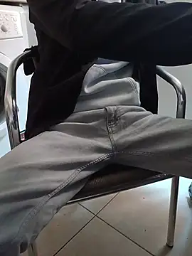 Snapshot of Skinboy06 chatting on April 2026 03:42:02 PM Skinboy06 online show from April 2026 03:42:02 PM