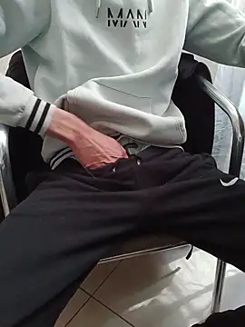 Snapshot of Skinboy06 chatting on April 2026 10:35:02 AM Skinboy06 online show from April 2026 10:35:02 AM