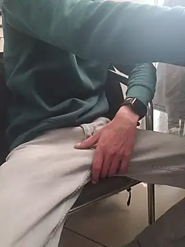 Snapshot of Skinboy06 chatting on April 2026 10:20:02 AM Skinboy06 online show from April 2026 10:20:02 AM