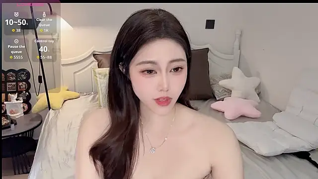 Snapshot of Siren_M chatting on June 2026 12:33:01 PM Siren M online show from June 2026 12:33:01 PM