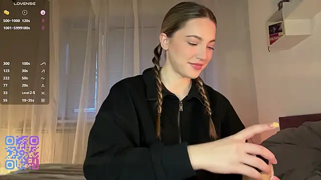 Snapshot of 1Kellynaive chatting on April 2026 04:04:01 PM 1Kellynaive online show from April 2026 04:04:01 PM