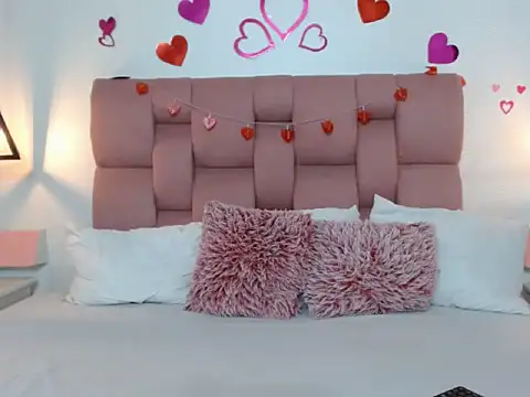 Snapshot of Keilafoxx18 chatting on April 2026 02:33:01 PM Keilafoxx18 online show from April 2026 02:33:01 PM