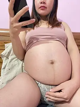 Snapshot of _Love-Anna_ chatting on April 2026 08:20:01 PM Love-Anna online show from April 2026 08:20:01 PM