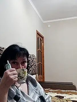 HelgaDennis online show from April 2026 11:25:01 PM