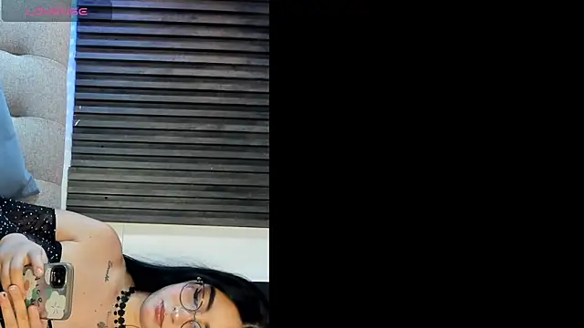 Snapshot of _emily_gilll_ chatting on March 2026 08:08:02 PM emily gilll online show from March 2026 08:08:02 PM