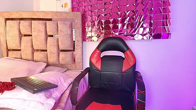 Snapshot of Dannie__ chatting on April 2026 03:52:01 PM Dannie online show from April 2026 03:52:01 PM