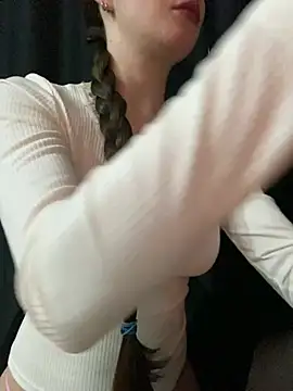 Snapshot of shrie_beverlyy045 chatting on April 2026 11:35:02 PM shrie beverlyy045 online show from April 2026 11:35:02 PM