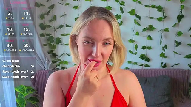 Snapshot of MonikFoxi chatting on April 2026 04:46:01 AM MonikFoxi online show from April 2026 04:46:01 AM