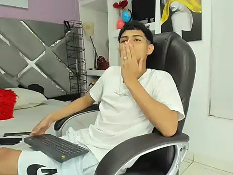 Snapshot of Nico_Viper_ chatting on March 2026 07:28:01 PM Nico Viper online show from March 2026 07:28:01 PM