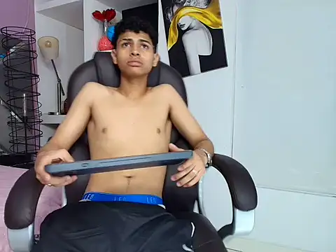 Snapshot of Nico_Viper_ chatting on April 2026 07:47:02 PM Nico Viper online show from April 2026 07:47:02 PM