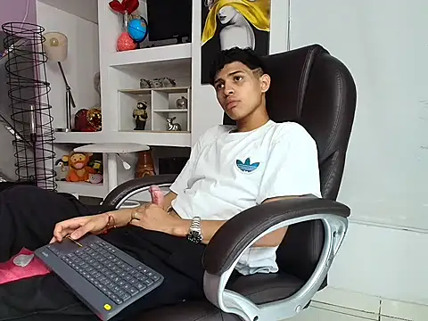 Snapshot of Nico_Viper_ chatting on April 2026 08:24:02 PM Nico Viper online show from April 2026 08:24:02 PM