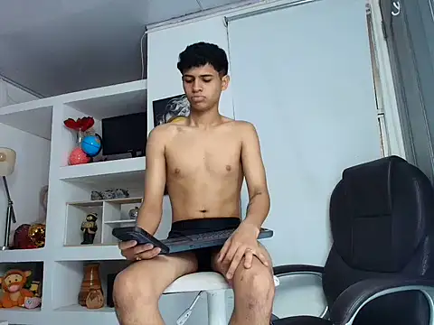 Snapshot of Nico_Viper_ chatting on April 2026 07:58:02 PM Nico Viper online show from April 2026 07:58:02 PM