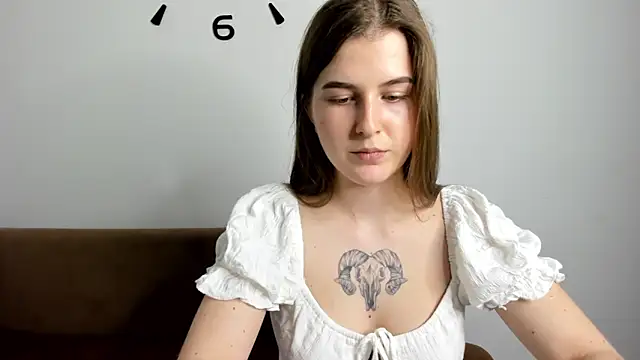 Snapshot of OhMyAlice chatting on April 2026 07:33:02 PM OhMyAlice online show from April 2026 07:33:02 PM