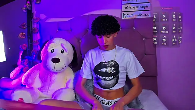 Snapshot of artemis_jones chatting on April 2026 03:23:01 PM artemis jones online show from April 2026 03:23:01 PM